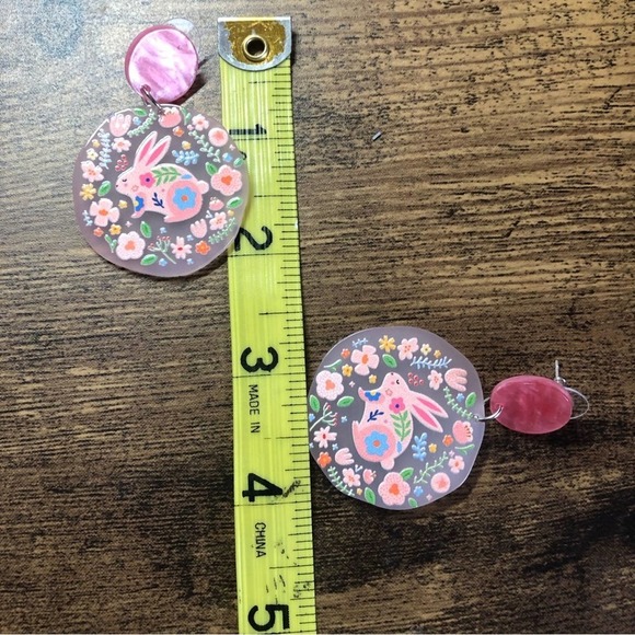Sweet Bunny dangle acrylic earrings - Picture 6 of 6